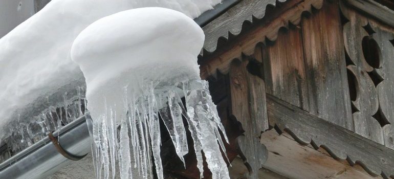 de-icing your gutters