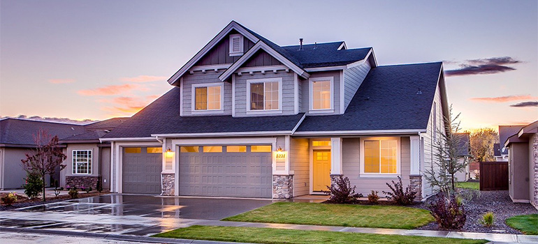 A house with a nice looking roof